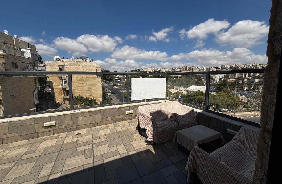 Bright & Airy Penthouse Apartment Notting Hill - Scouty