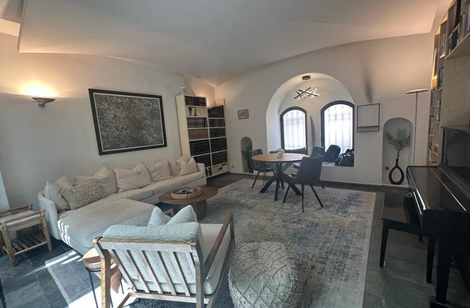 Private House For Rent, 240 sqm, in Classical Nachlaot RE/MAX Jerusalem