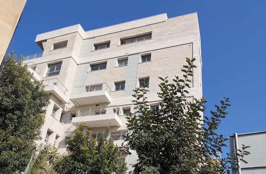 A new 5 room apartment completed Tama 38, bright, spacious, 4 air